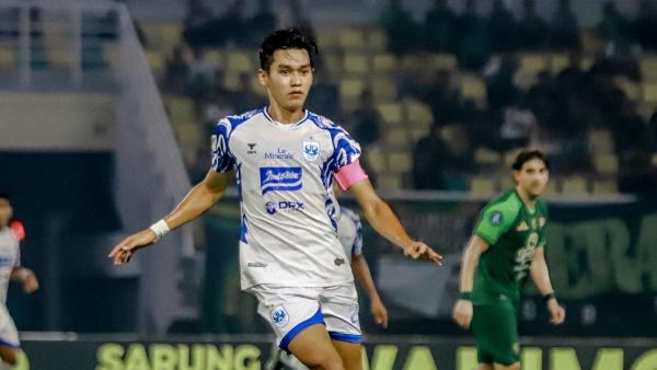 Septian David Maulana dalam laga Persebaya Surabaya vs PSIS Semarang pada pekan ke-27 Liga 1 2024/2025, Rabu, 12 Maret 2025.