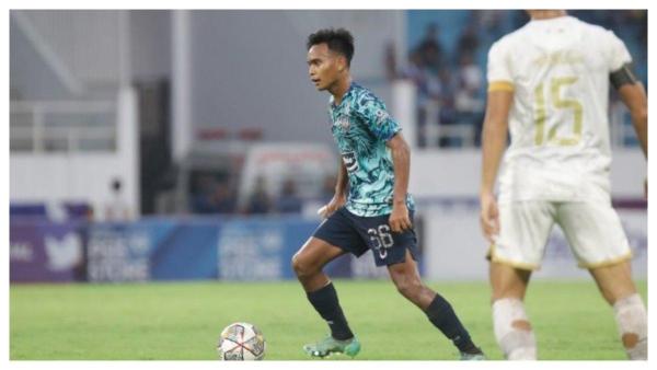 Gelandang bertahan muda PSIS Semarang, Ridho Syuhada.