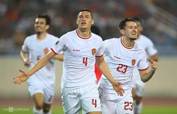 Jay Idzes (No. 4) - the Dutch center -back with the Indonesian origin - celebrated the opening goal in the match of Indonesia to win Vietnam 3-0 in four rounds of the 2026 World Cup - Asia, at My Dinh Stadium on March 26, 2024. Photo: Giang Huy