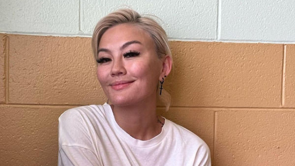 Tampilan Agnez Mo tanpa makeup. Foto: Instagram/@agnezmo