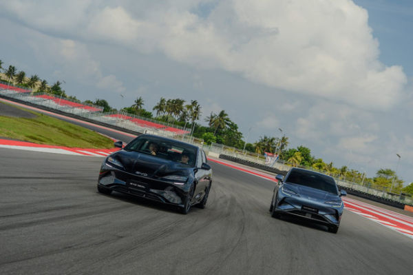 Test drive BYD Seal dan BYD Sealion 7 di Sirkuit Internasional Pertamina Mandalika. Foto: BYD