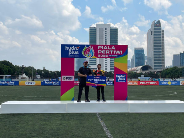 Aira Septiany meraih gelar Top Scorer U-14 di HydroPlus Piala Pertiwi Regional Jakarta 2025. Foto: Antika Fahira/kumparan