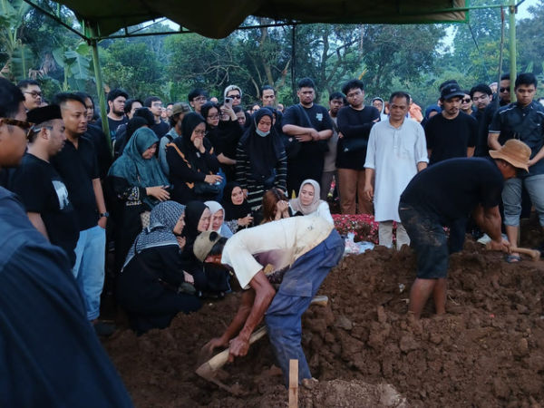 Proses pemakaman Gusti Irwan Wibowo. Foto: Vincentius Mario/kumparan