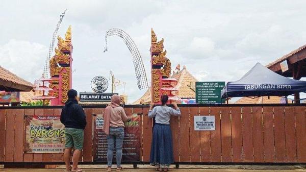 Pengunjung di Kitagawa Pesona Bali di Kecamatan Sidoharjo, Kabupaten Wonogiri yang kecele, Senin (28/12/2020).