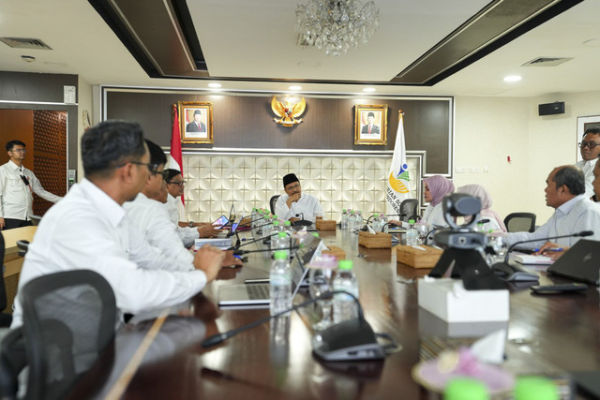 Menteri Sosial Saifullah Yusuf atau Gus Ipul saat memimpin Rapat Pimpinan (Rapim) bersama jajaran Direktur Jenderal (Dirjen), para direktur dan staf khusus menteri di Kantor Kemensos, Jakarta Pusat, Senin (16/6/2025). Foto: Kemensos RI