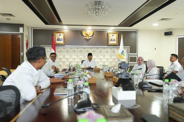 Menteri Sosial Saifullah Yusuf atau Gus Ipul saat memimpin Rapat Pimpinan (Rapim) bersama jajaran Direktur Jenderal (Dirjen), para direktur dan staf khusus menteri di Kantor Kemensos, Jakarta Pusat, Senin (16/6/2025). Foto: Kemensos RI