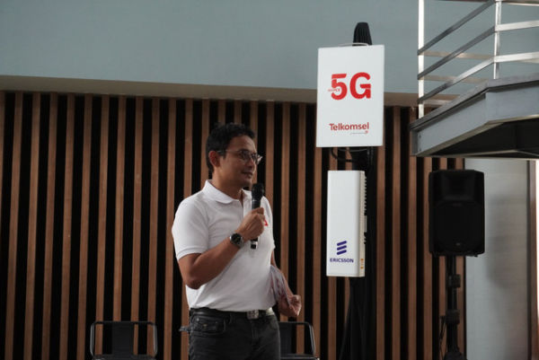 Direktur Network Telkomsel, Indra Mardiatna. <div class=