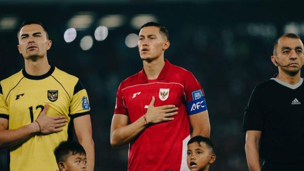 RUMOR TRANSFER PEMAIN TIMNAS INDONESIA - Jay Idzes (tengah) ketika memperkuat Timnas Indonesia untuk China dalam lanjutan babak putaran ketiga kualifikasi Piala Dunia 2026 zona Asia ronde ketiga di Stadion Gelora Bung Karno, Jakarta, Kamis, 5 Juni 2026. 