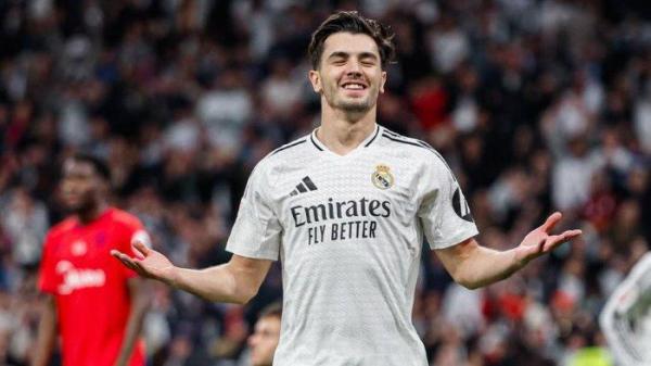 Penyerang sayap Real Madrid Brahim Diaz ketika mencetak gol ke gawang Sevilla dalam lanjutan pertandingan pekan ke-18 Liga Spanyol 2024/2025.