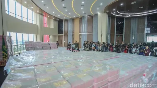 Penyitaan uang tunai senilai Rp11,8 triliun telah diumumkan secara resmi dalam jumpa pers di Gedung Bundar, Kejaksaan Agung (Kejagung), Jakarta Selatan, Senin (17/6/2025).