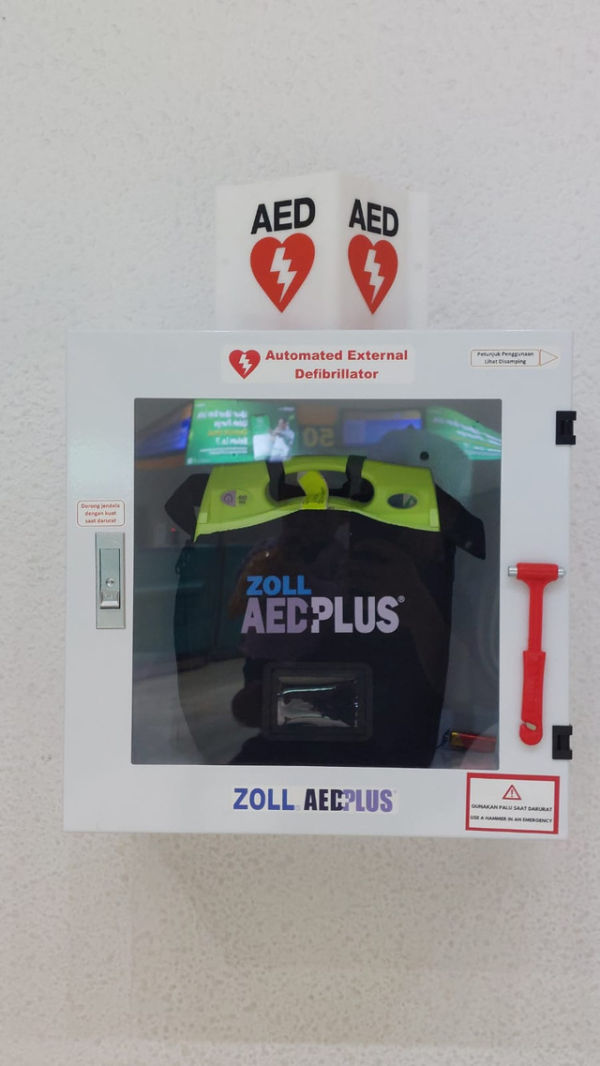 AED seharusnya tersedia di lokasi wisata di Pangandaran seperti yang sudah diterapkan di Bandara. (Foto: Donny Nurhamsyah)