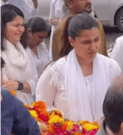 Mannara Chopra cries inconsolably, carries father's bier; Priyanka Chopra's brother Sidharth performs last rites