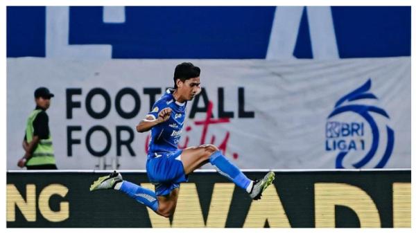 AKSI LAGA - Potret Ryan Kurnia saat laga Persib Bandung Vs Persik Kediri pada Kamis (6/3). Terbaru Ryan Kurnia menjadi pemain pengganti Garvene Kastaneer yang mengalami cedera.