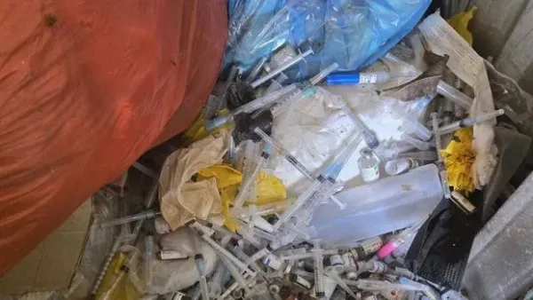 Polresta Pekanbaru membongkar penimbunan limbah medis di sebuah lahan di Jalan Beringin, Kecamatan Binawidya, pada Kamis (19/6/2025). Satu orang ditetapkan sebagai tersangka dalam kasus ini.