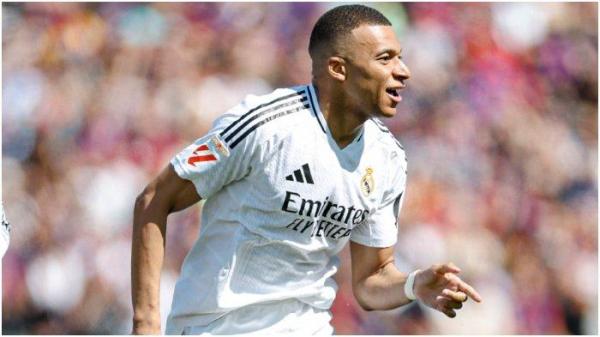 SELEBRASI MADRID - Striker Real Madrid Kylian Mbappe merayakan gol ke gawang Barcelona pada lanjutan laga ke-35 Liga Spanyol 2024/2025 di Stadion Olimpiade Lluís Companys, Minggu (11/5/2025). (Twitter (X) Madrid - 11/5/2025)