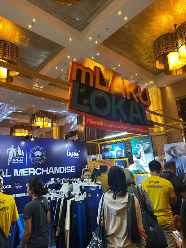 Booth mLaku Lokal di race pack collection MJM 2025. Foto: kumparan