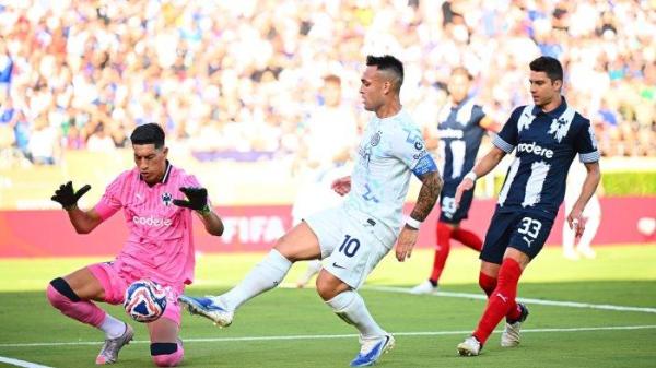 MONTERREY VS INTER - Aksi penyerang Inter Milan, Lautaro Martinez saat melawan Monterrey pada matchday perdana Grup E Piala Dunia Antarklub 2025 di Rose Bowl Stadium, pada Rabu (18/6/2025) pagi WIB.
