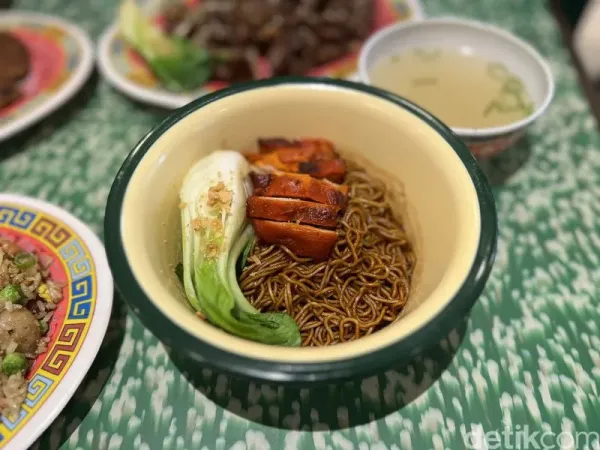 Tjahaja Abadi merupakan salah satu restoran China baru buka di Blok M yang menawarkan masakan china lengkap.