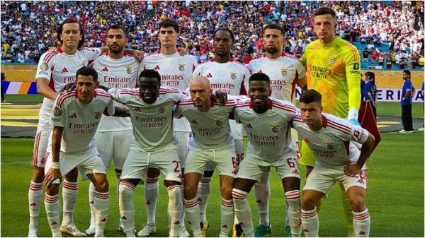 TIM BENFICA - Para pemain Benfica sebelum pertandingan grup D Piala Dunia Antarklub 2025 menghadapi Boca Juniors di Stadion Hard Rock, Amerika Serikat, Selasa (17/6/2025). (Instagram Benfica - 17/6/2025)