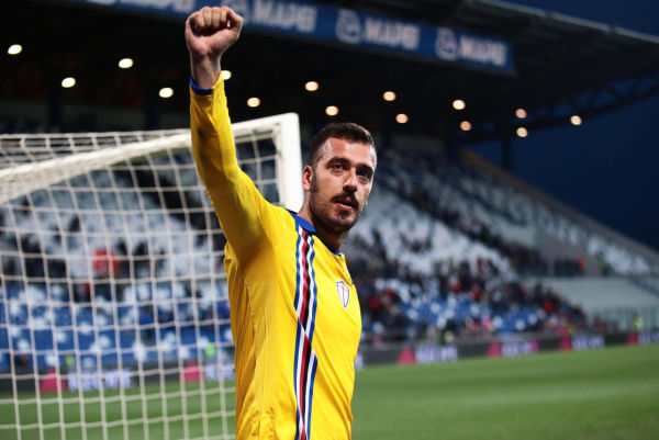 EPA05269125 Sampdoria's Goalkeeper Emiliano Viviano Reacts After the Italian Serie A Soccer Match Bethaeen US Sassuolo Calcio and Uc Sampdoria in Reggio Emilia, Italy, 20 April 2016. The match Ended 0-0. EPA/Serena Campanini