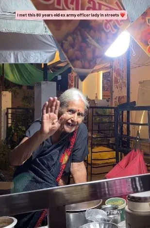 Keren! Nenek Veteran Berusia 80 Tahun Masih Gesit Jualan