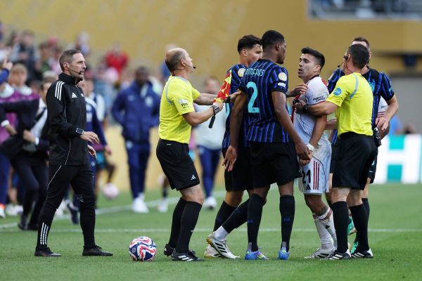 SEATTLE, WASHINGTON - JUNE 25: Denzel Dumfries #2 of FC Internazionale Milano scuffles with Marcos Acuña #21 of CA River Plate during the FIFA Club World Cup 2025 group E match between FC Internazionale Milano and CA River Plate at Lumen Field on June 25, 2025 in Seattle, Washington. (Photo by Buda Mendes/Getty Images)