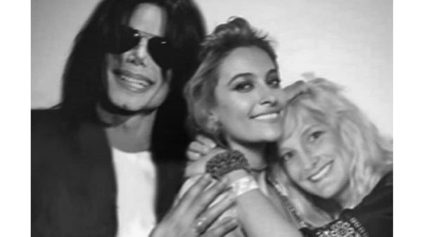 Michael Jackson bersama putrinya, Paris Jackson semasa hidup.