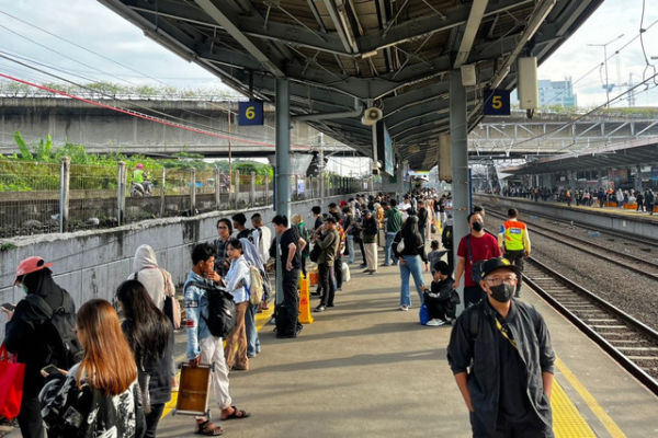 Suasana Stasiun Tanah Abang, Jakarta, Senin (30/6/2025). Foto: Rayyan Farhansyah/kumparan