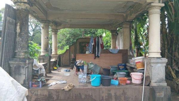 KUBURAN CHINA JADI TEMPAT TINGGAL