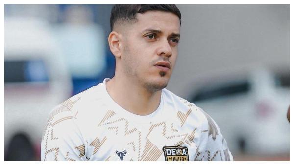 Potret Alexis Messidoro berseragam Dewa United saat latihan bersama untuk Liga 1.