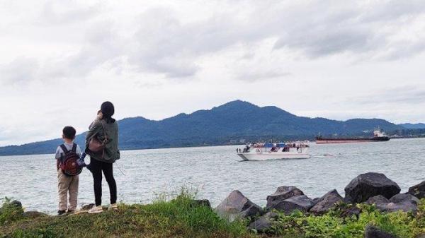 SPOT WISATA: Potret suasana di area Pohon Kasih, Manado, Sulawesi Utara, Juni 2025. Pohon Kasih menjadi tempat favorit warga maupun wisatawan untuk menikmati sunset dan suasana tenang di tengah kota.