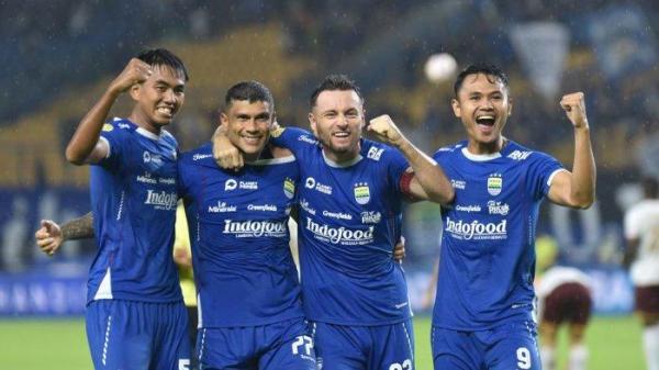 Para pemain Persib Bandung Kakang Rudianto, Ciro Alves, Marc Klok, dan Dimas Drajad pada musim kompetisi Liga 1 2024/2025.