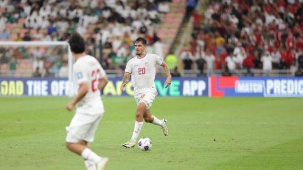 Pemain Timnas Indonesia Shayne Pattynama dalam pertandingan grup C Kualifikasi Piala Dunia 2026.