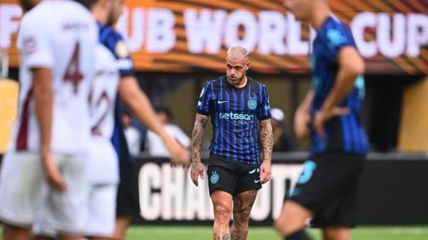 EKSPRESI DIMARCO - Ekspresi penggawa Inter Milan, Federico Dimarco saat melawan Fluminense di babak 16 besar Piala Dunia Antarklub 2025, pada Selasa (1/7/2025) dini hari WIB. Inter Milan takluk dengan skor 0-2.