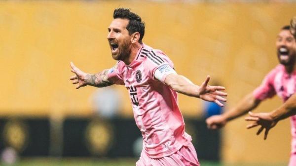 SELEBRASI MESSI - Penyerang Inter Miami, Lionel Messi melakukan selebrasi setelah mencetak gol ke gawang FC Porto pada matchday 2 Piala Dunia Antarklub 2025, Jumat (20/6/2025) dini hari WIB.