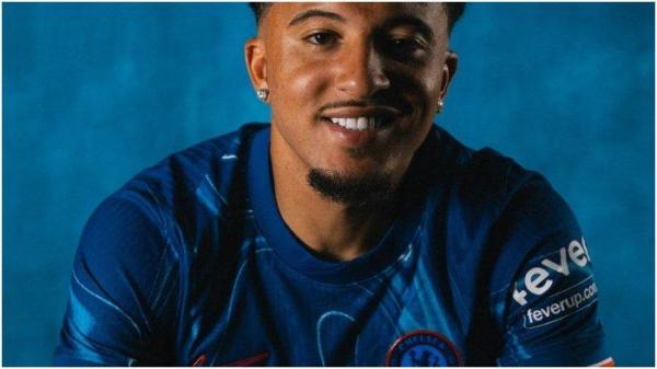 Jadon Sancho saat menjalani sesi pemotretan setelah direkrut Chelsea dari Manchester United dengan status pinjaman dengan opsi pembelian.