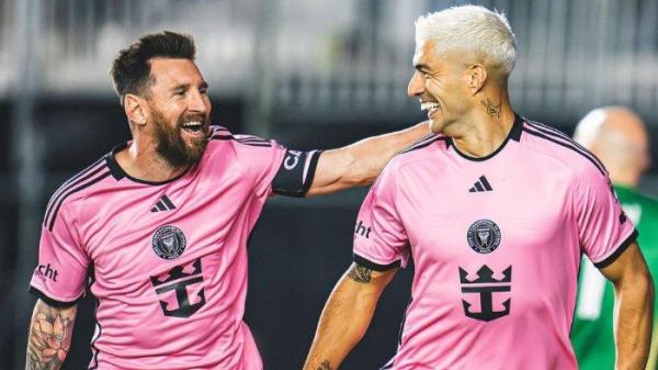 Lionel Messi dan Luis Suarez merayakan gol dari Inter Miami di Major League Soccer (MLS) 2024.