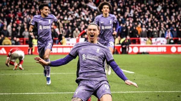 RAYAKAN GOL - Pemain Liverpool Darwin Nunez melakukan selebrasi usai mecetak gol di laga Liga inggris, foto di capture dari X.Com pada 15 Juni 2025. 