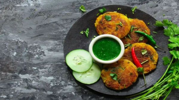 Raagi Masala Tikki in Plate With Green Chutney