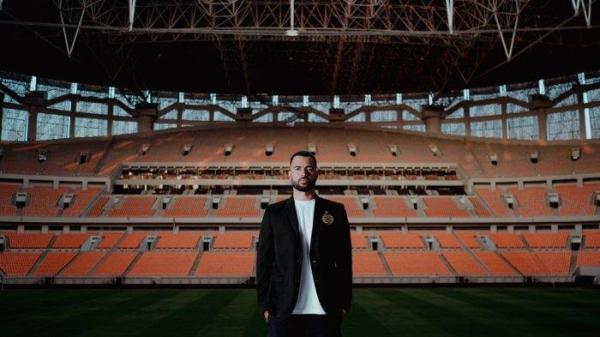 Bek Timnas Indonesia, Jordi Amat diperkenalkan menjadi pemain baru Persija Jakarta di Liga 1. Perkenalan dilakukan Persija dengan menghadirkan Jordi Amat di Jakarta International Stadium (JIS), Jakarta, pada Sabtu (5/7/2025).