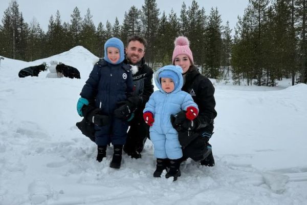 Diogo Jota dan Rute Cardoso bersama anak-anak mereka.