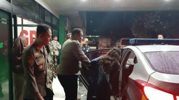 Saat N (25) ibu muda diduga habisi nyawa bayinya diamankan polisi.