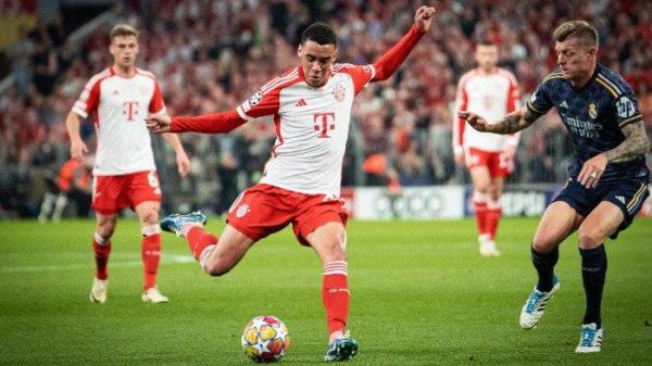 Aksi penyerang Bayern Munchen, Jamal Musiala saat melawan Real Madrid pada leg pertama babak semifinal Liga Champions di Allianz Arena, Rabu (1/5/2024) dini hari WIB.
