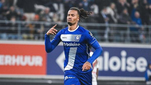 PROFIL PEMAIN - Sosok Archie Brown berselebrasi, setelah mencetak gol ke tiga untuk tim KAA Gent dalam pertandingan melawan Standard Liège pada gelaran Liga Pro Belgia (10/11/2024).