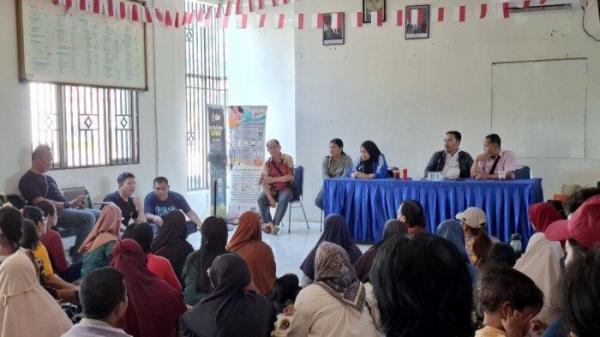Pertemuan warga Sagulung dari 3 titik lokasi yang menjadi korban dugaan penipuan kaveling bodong di Sei Binti, Sagulung, Kota Batam, pada Minggu (6/7/2025) sore.