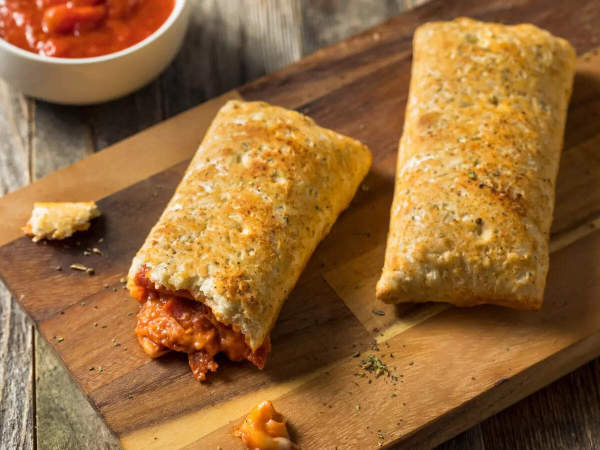 Bread Pizza Pocket Recipe: How to make bread pizza pocket recipe at home | Homemade Bread Pizza Pocket Recipe - Times Food