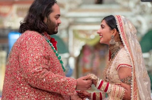 Anant-Radhika Wedding: Anant-Radhika of each other, first photo of couple surfaced after marriage-Anant Radhika Got Married The First Photo of the Couple Came Out After Marriage-Amble