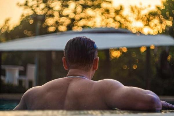Salman Khan wishes fans in Marathi on Maharashtra Day; fans notice his youthful look and head full of hair