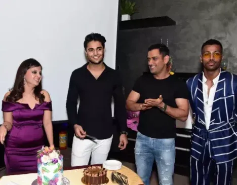 Kabir Bahia with MS Dhoni