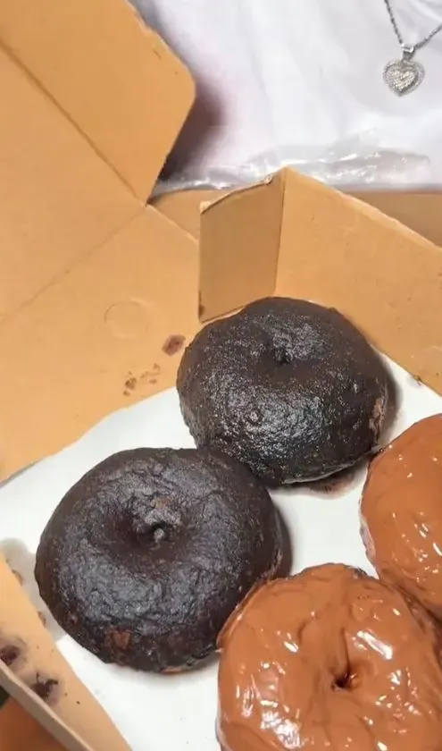 Tanggalan Pinkan Mambo saat donatnya direview buruk.